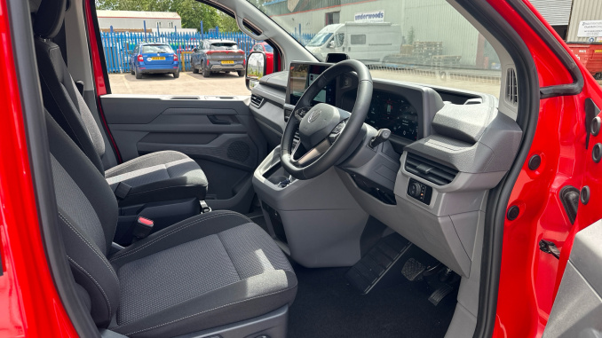 Volkswagen Transporter T32 Swb Diesel 2.0 TDI 170 Commerce Pro Kombi Van Auto [5 Plus] - Image 13